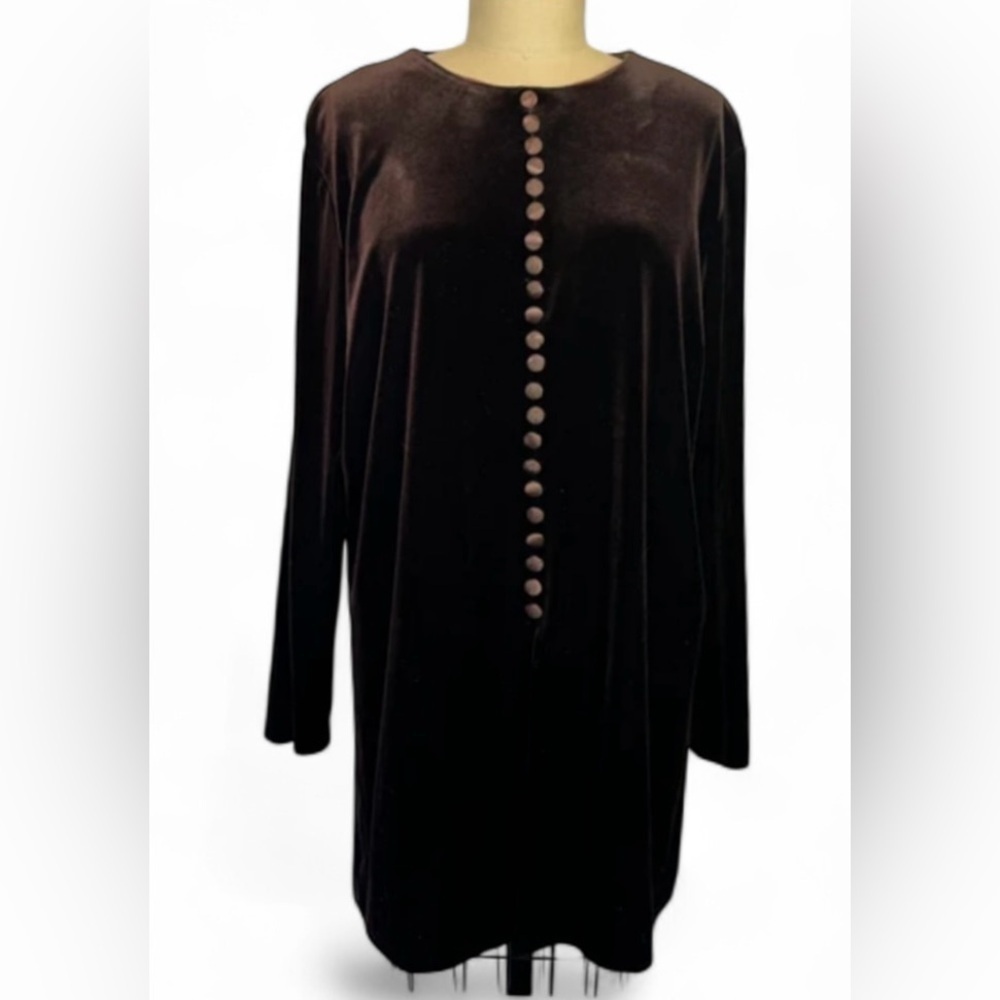 Vintage JBS Velvet Tunic with Jacquard buttons
Trending this season. Size 16